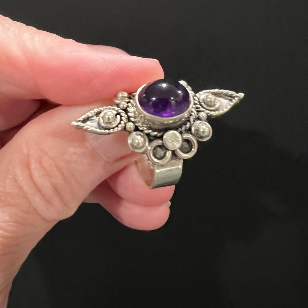 Beautiful silver & amethyst ring. - Picture 8 of 11